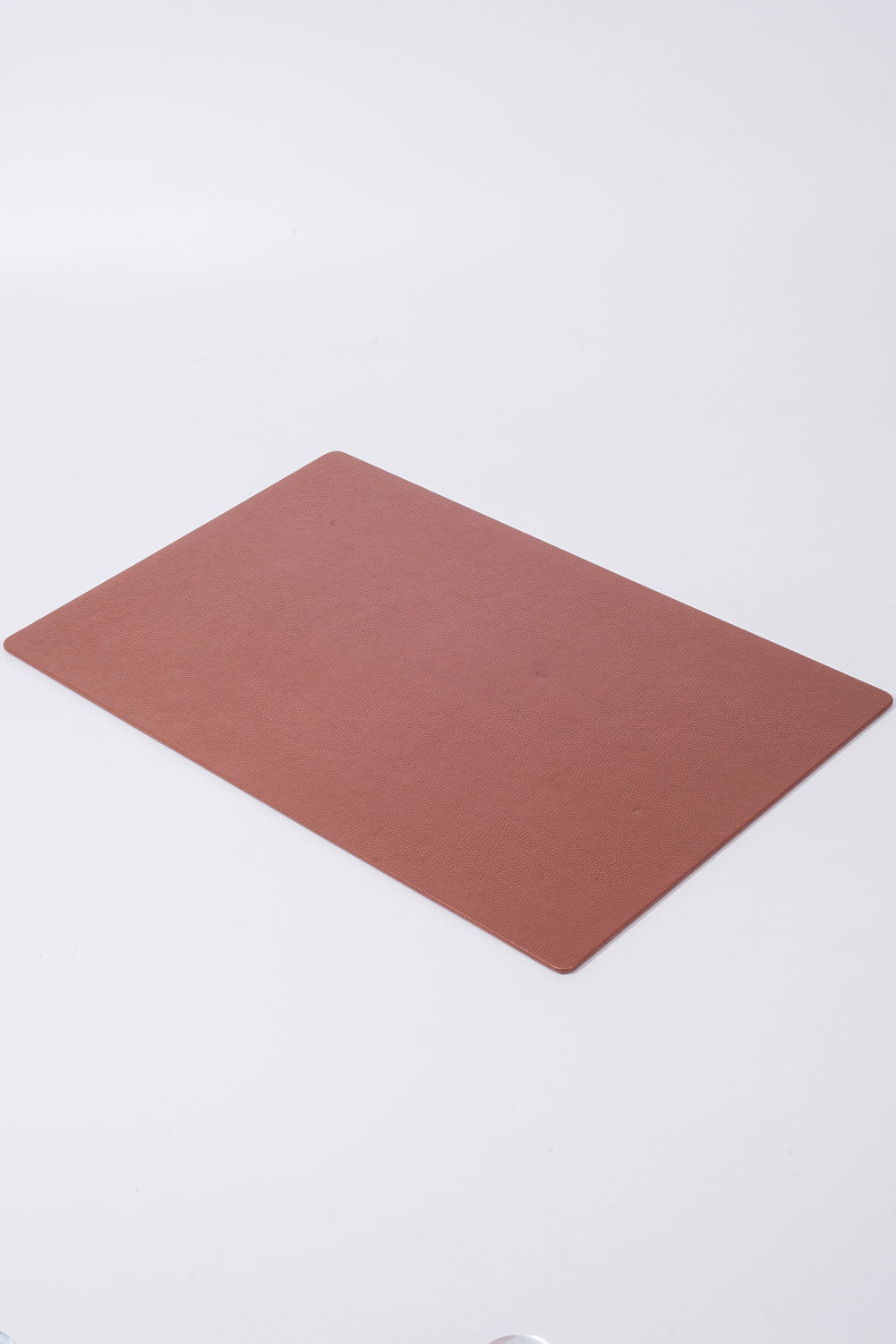 حصيرة مكتب جلدية بلون التبغ مقاس 60 × 35 سم