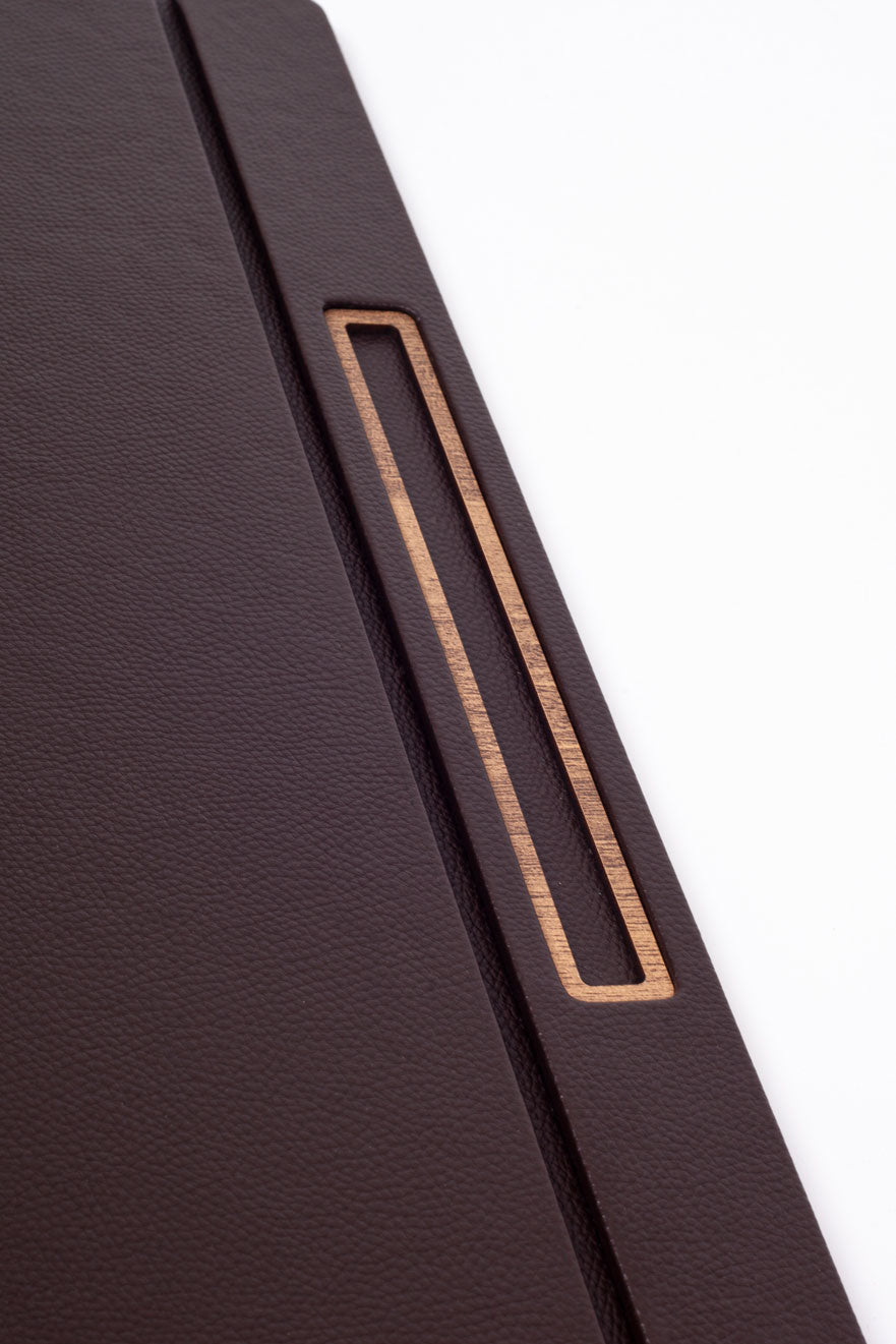 مكتب مغطى بالجلد، بني، تفاصيل خشبية، 50 × 35 سم