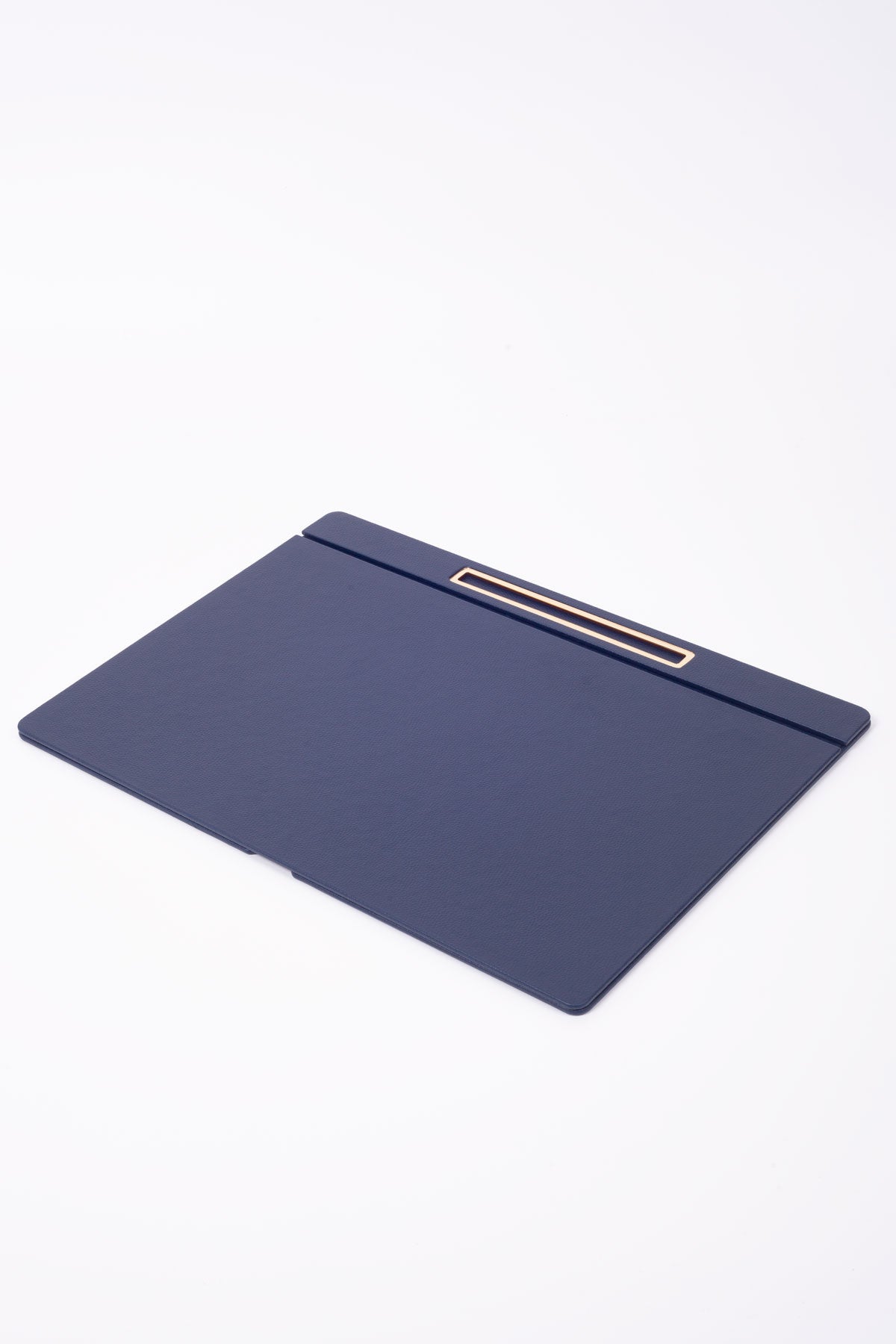 مكتب مغطى بالجلد، مكتب لاكفيت، بتفاصيل ذهبية، مقاس 50 × 35 سم.