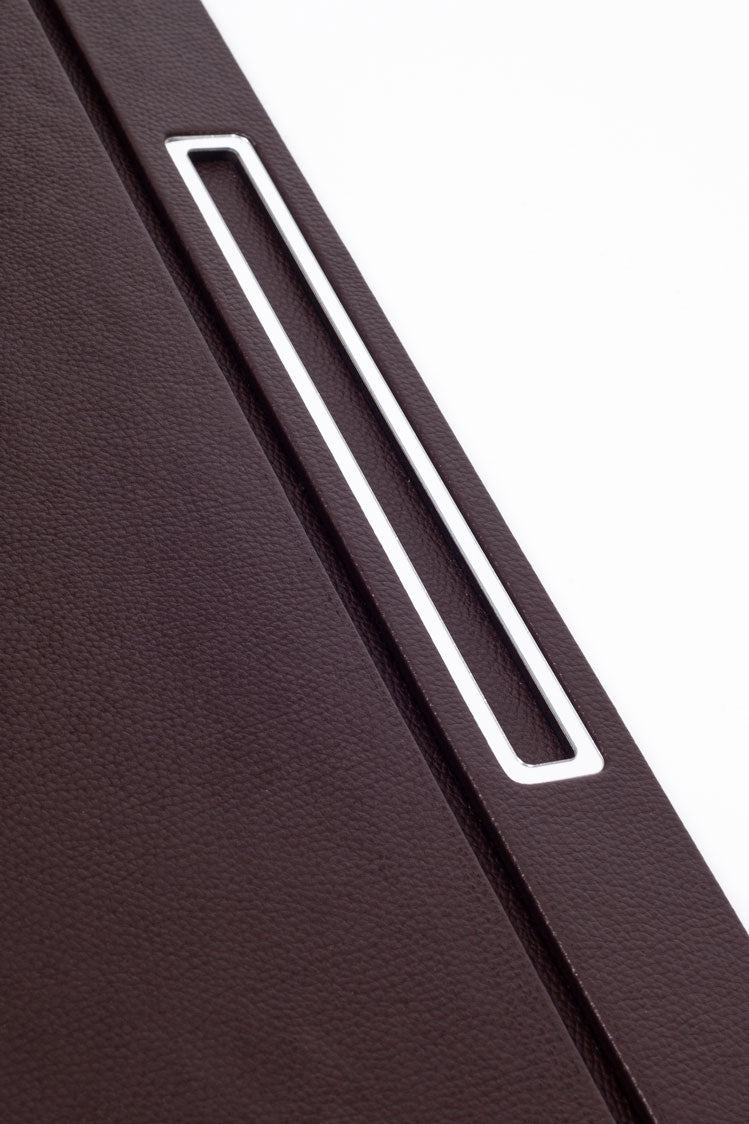 مكتب مغطى بالجلد، بني، كروم، تفاصيل دقيقة، 50 × 35 سم