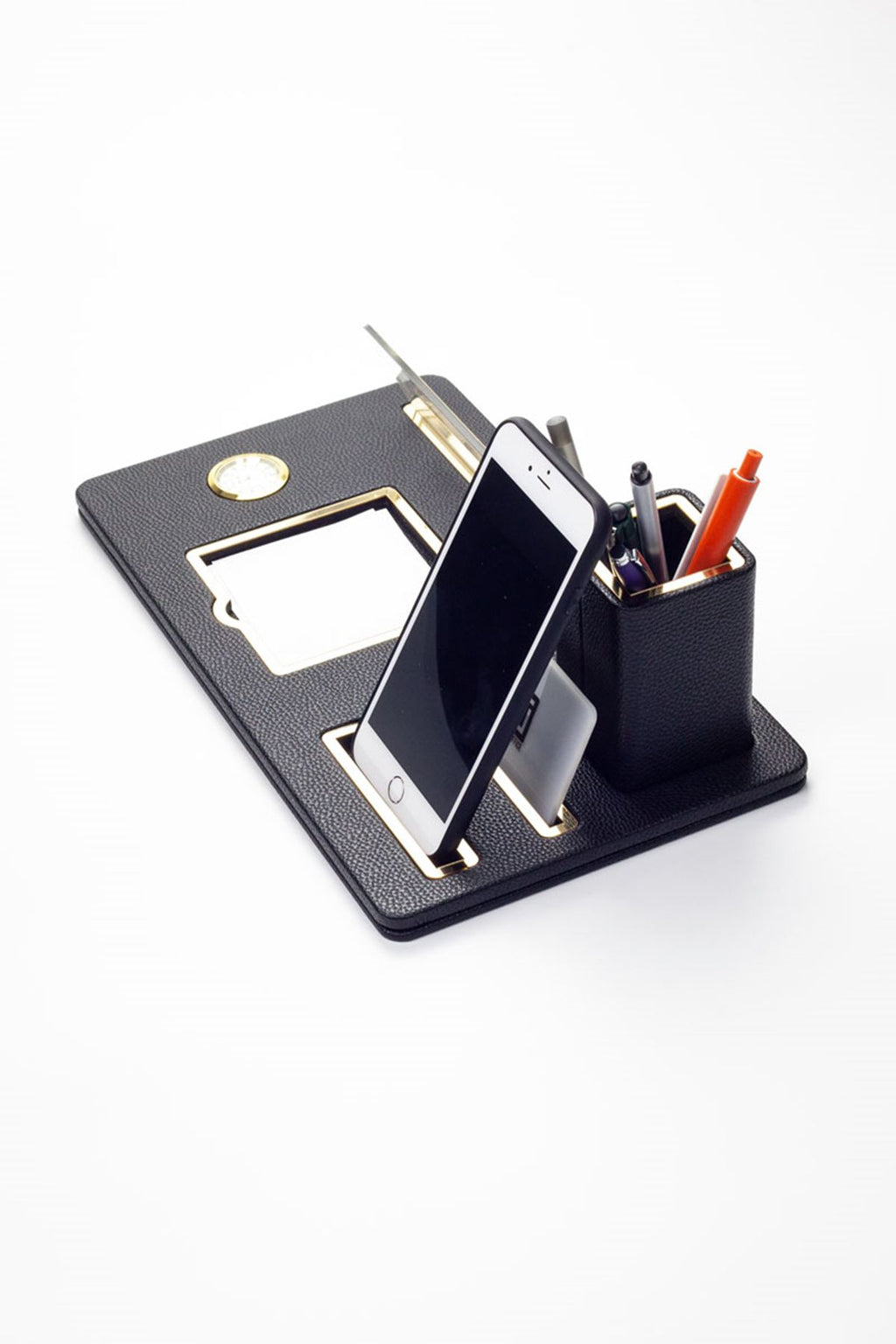 لوحة اسم مكتبية من الجلد، منظم أسود ذهبي مزود بساعة وحامل أقلام مفصل.