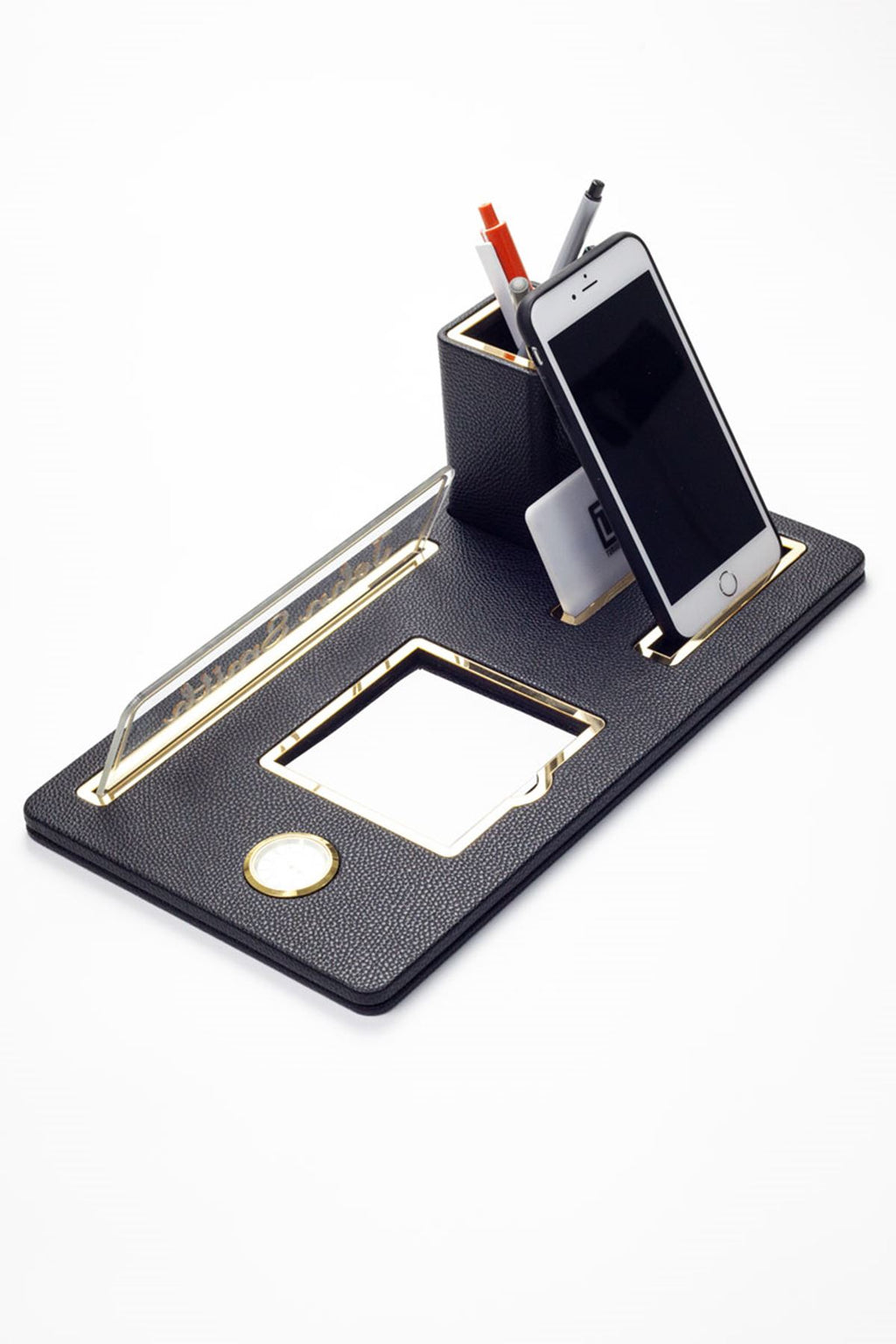 لوحة اسم مكتبية من الجلد، منظم أسود ذهبي مزود بساعة وحامل أقلام مفصل.