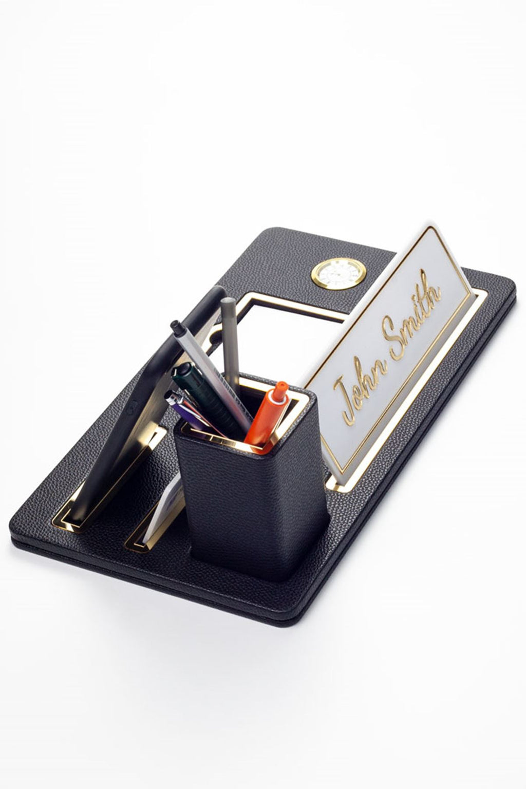 لوحة اسم مكتبية من الجلد، منظم أسود ذهبي مزود بساعة وحامل أقلام مفصل.