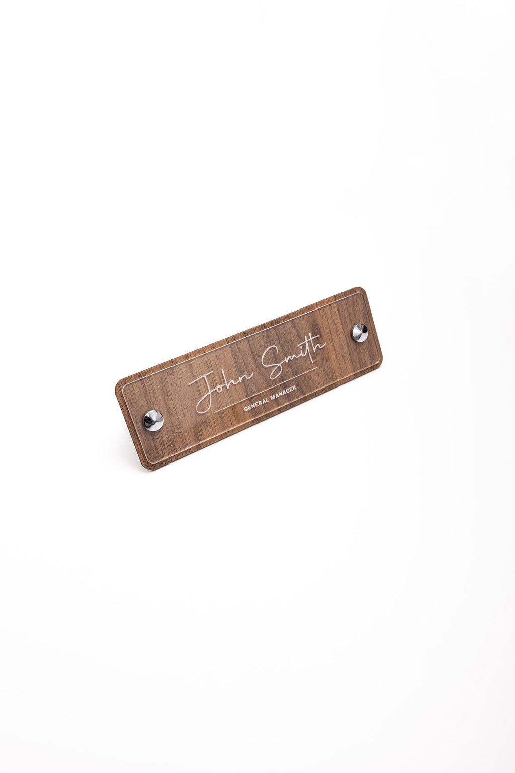 حامل اسم خشبي للمكتب، نقش ليزري كروم مفصل.