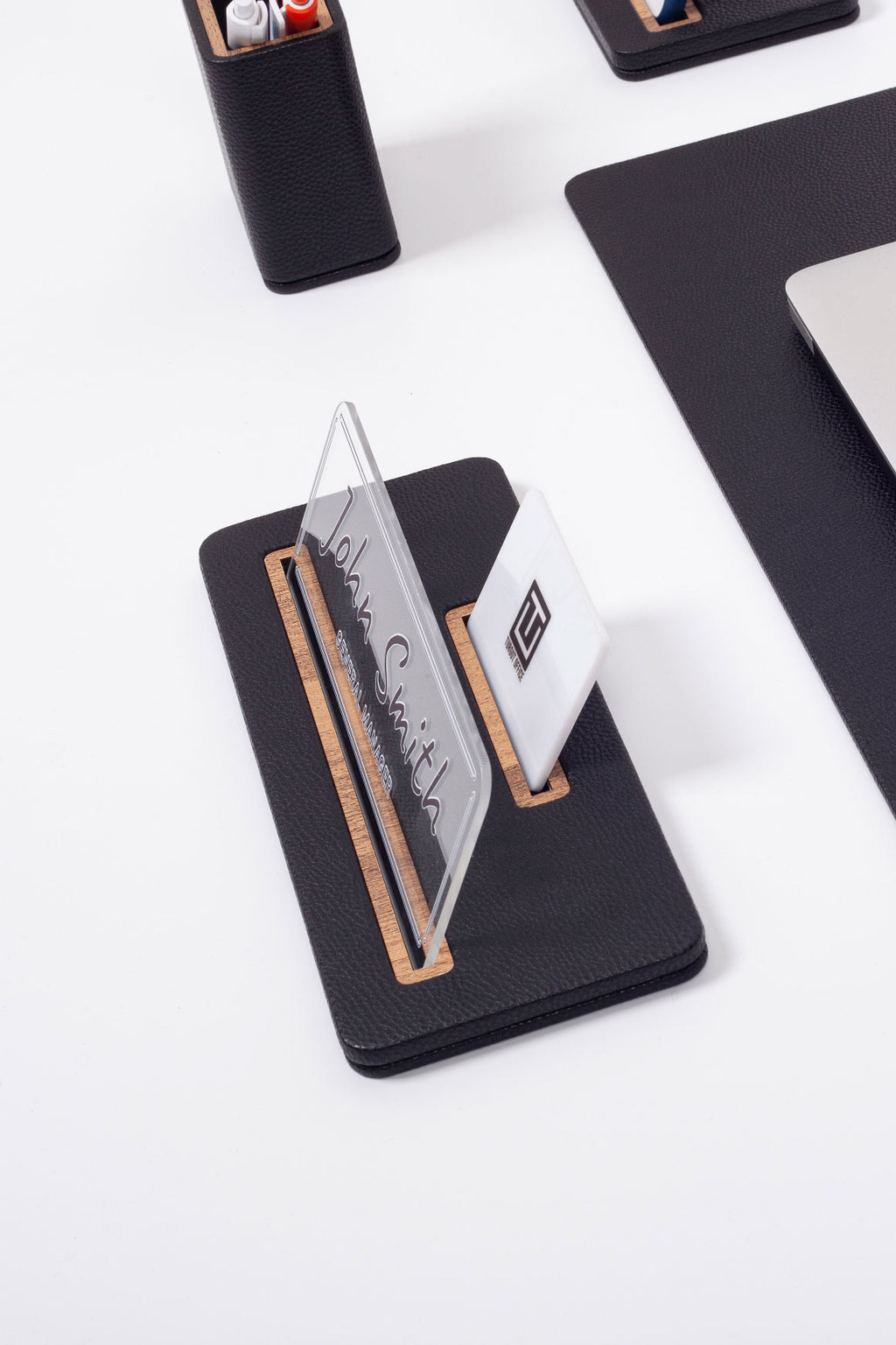 طقم مكتب سيروس الجلدي مكون من 6 قطع مع لوحة اسم للمكتب