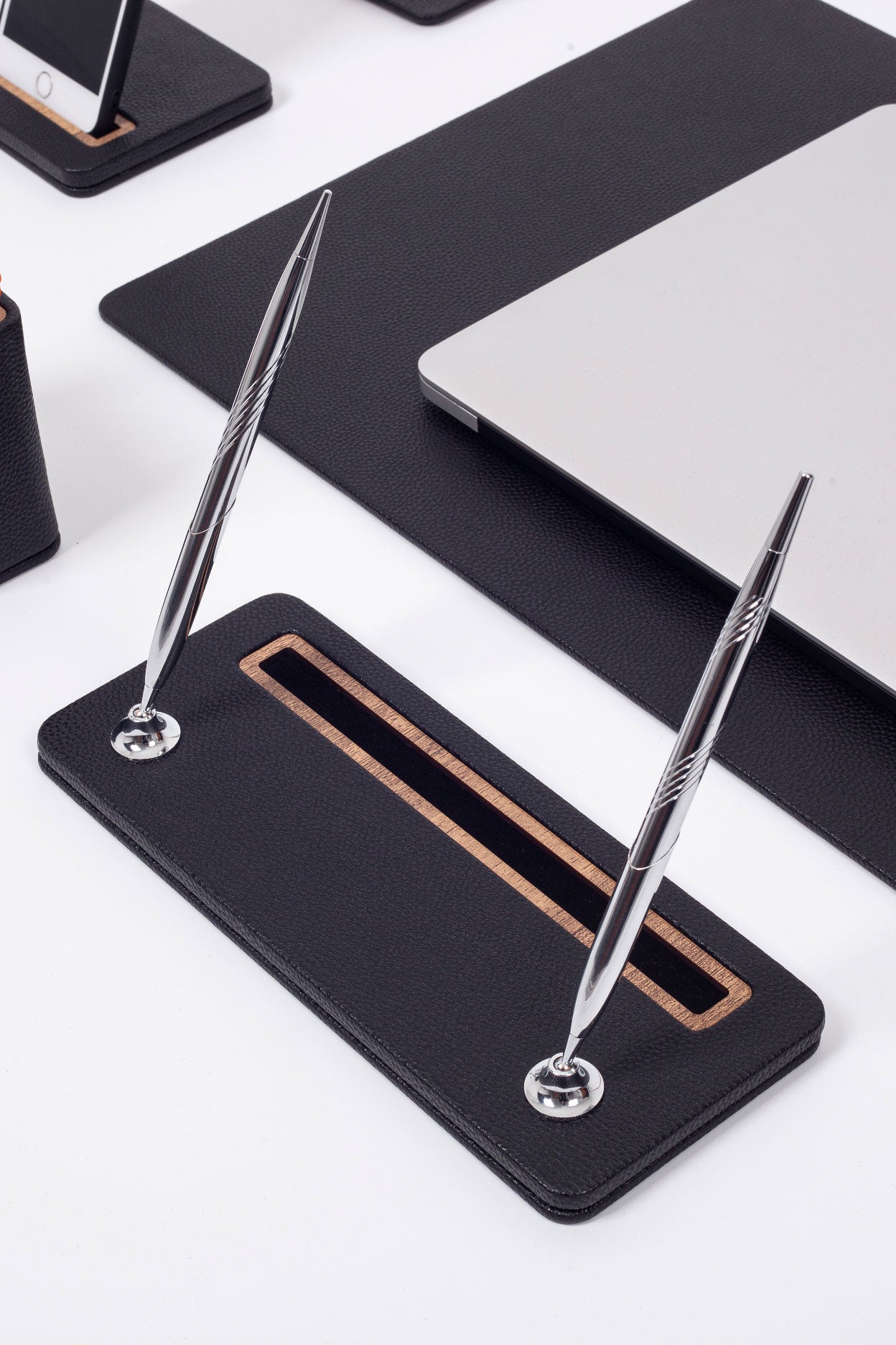 طقم مكتب من الجلد من بيرا، 6 قطع