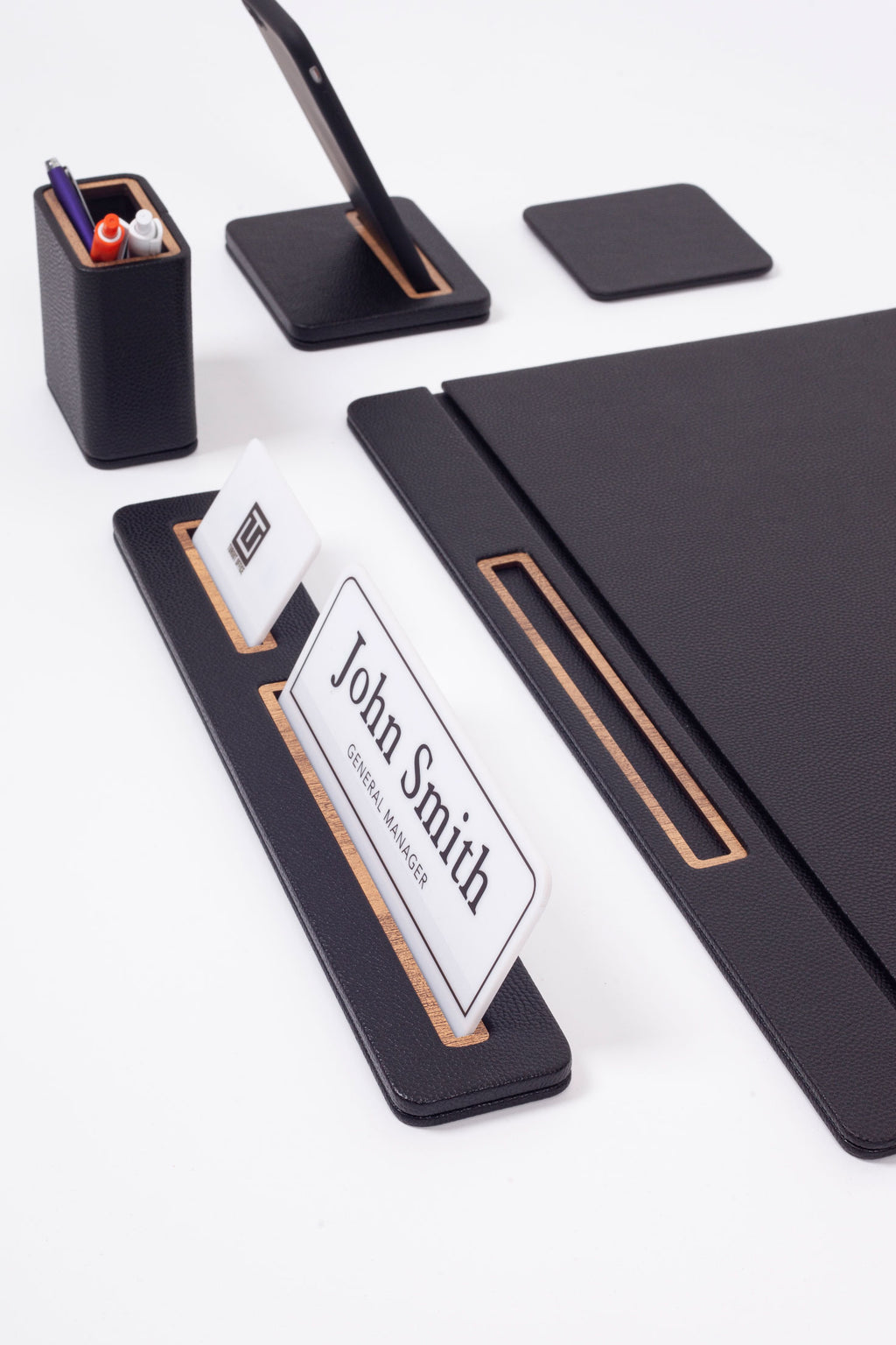 طقم مكتب ريجل الجلدي، 6 قطع، طراز مغطى.