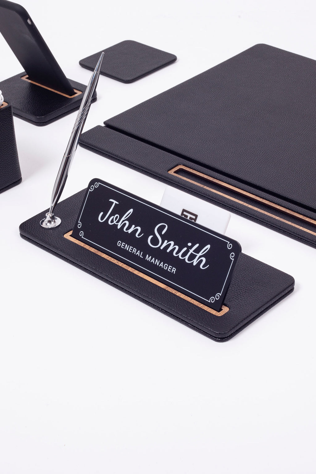 طقم مكتب من الجلد من كافالي، 6 قطع، طراز مكتب مغطى مع لوحة اسم.