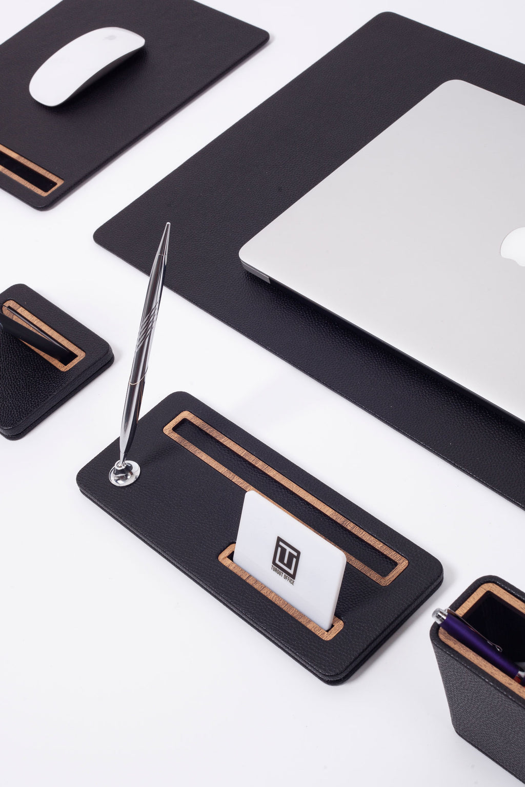 مجموعة مكتبية من الجلد من بورتو، 8 قطع.