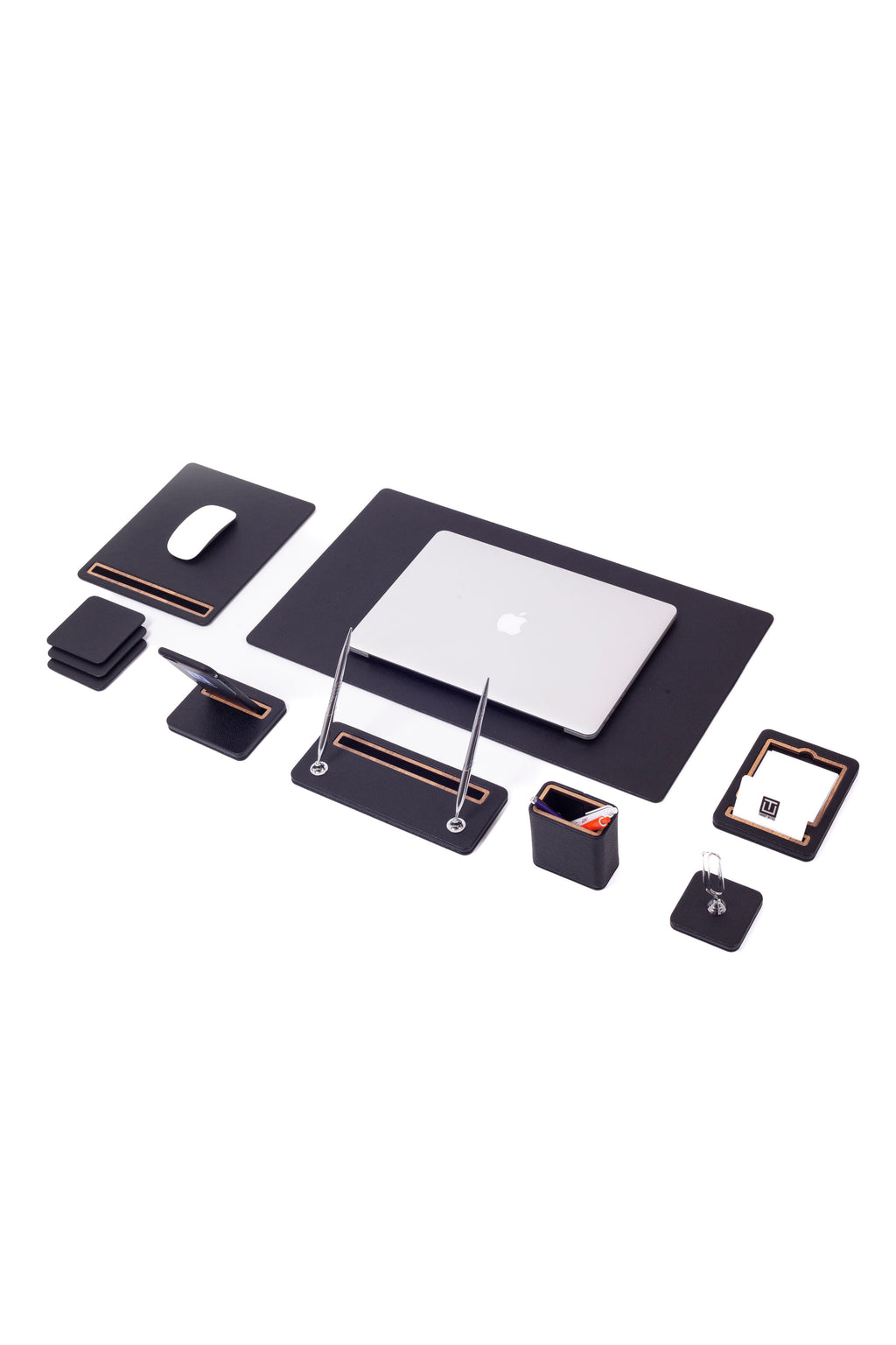 طقم مكتب جلد بيرّا، 8 قطع