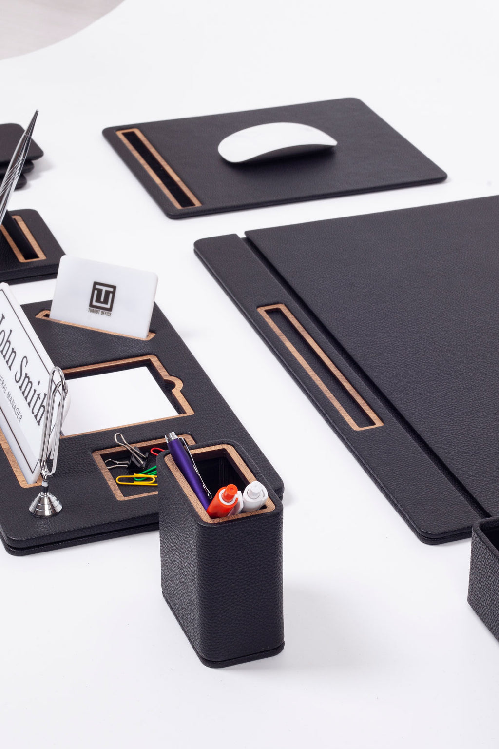 طقم مكتب جلدي رويال مكون من 7 قطع، طراز مغطى.