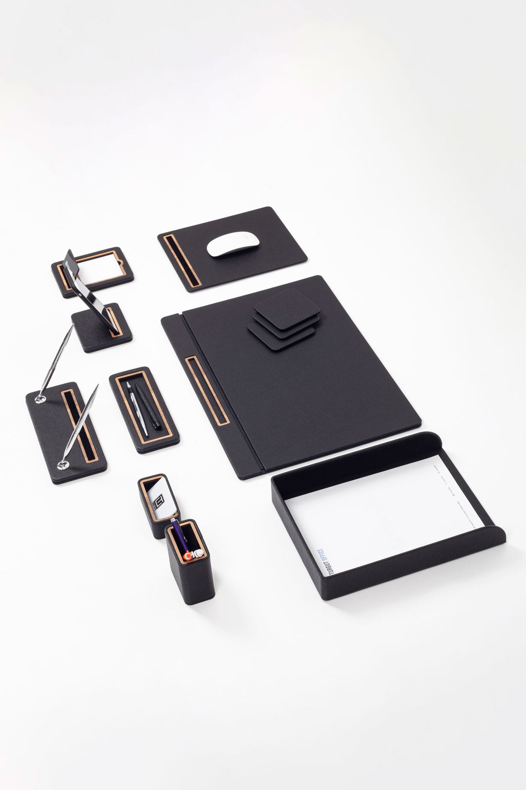 طقم مكتب جلد بيرّا، 10 قطع، طراز مغطى، رف مستندات مفرد.