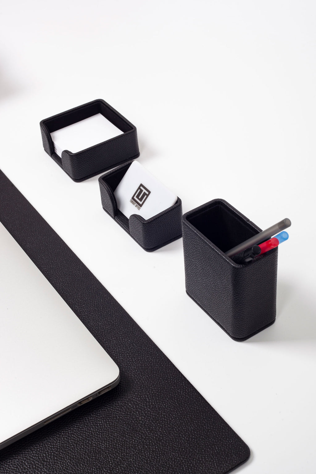 طقم مكتب من الجلد الأسود فيليكس، 7 قطع