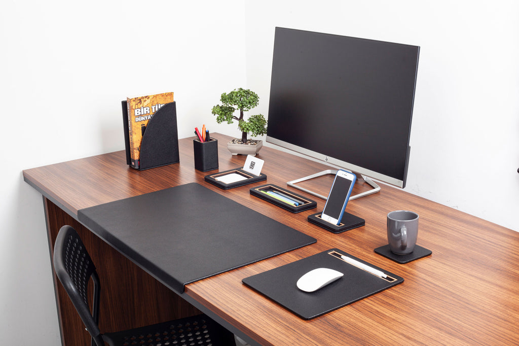 طقم مكتب من الجلد الأسود على طراز باريسي، 8 قطع.