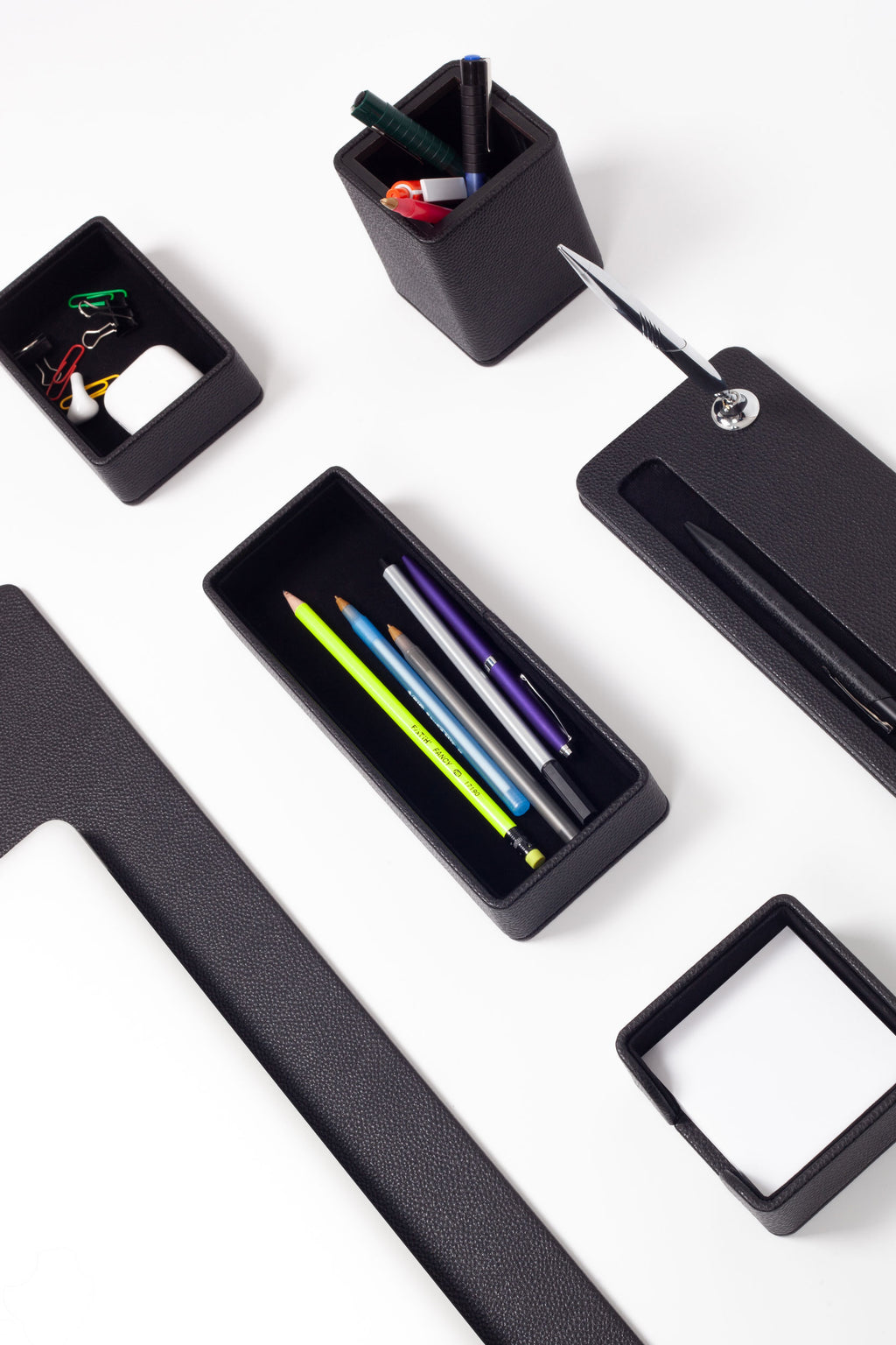 مجموعة مكتبية من الجلد الأسود من روما، 11 قطعة