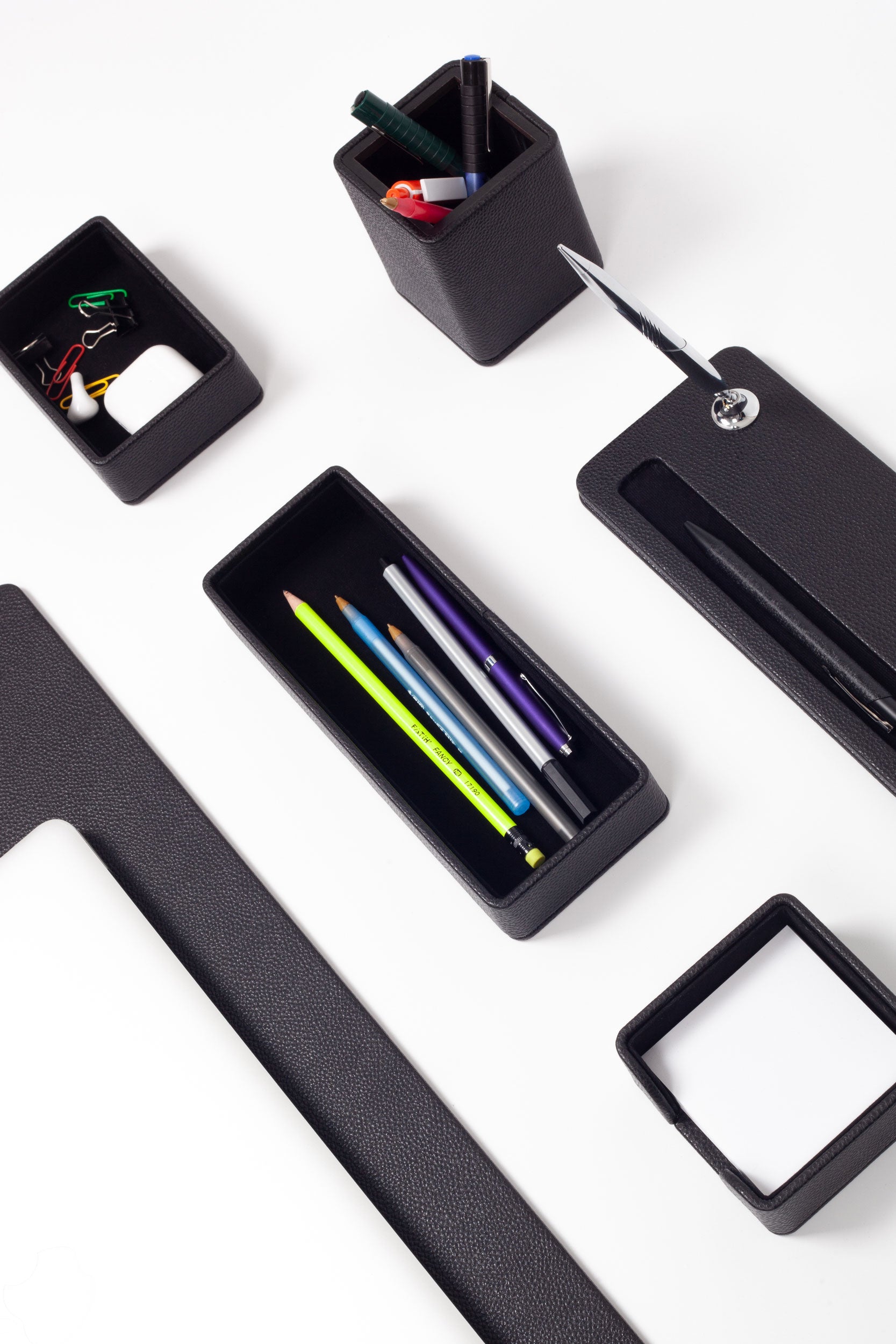 مجموعة مكتبية من الجلد الأسود من روما، 11 قطعة