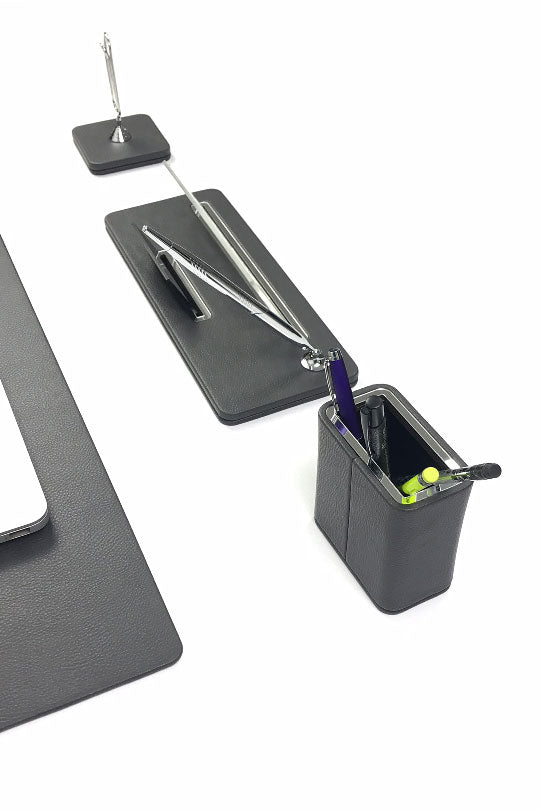 طقم مكتب من الجلد من كافالي، باللون الأنثراسايت، 7 قطع.