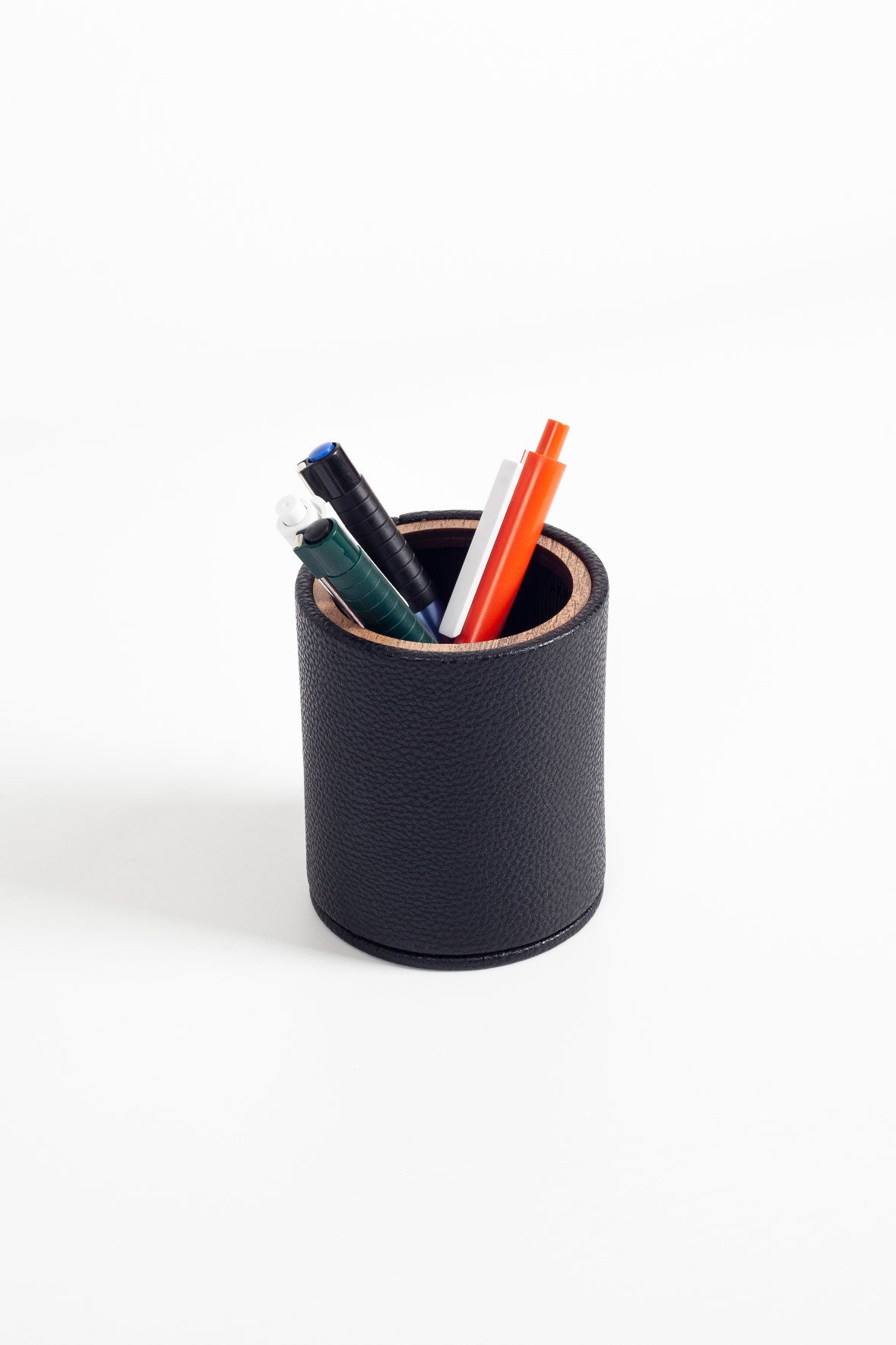 طقم مكتب من الجلد من بولو بلس، أسود، 5 قطع، تفاصيل خشبية.