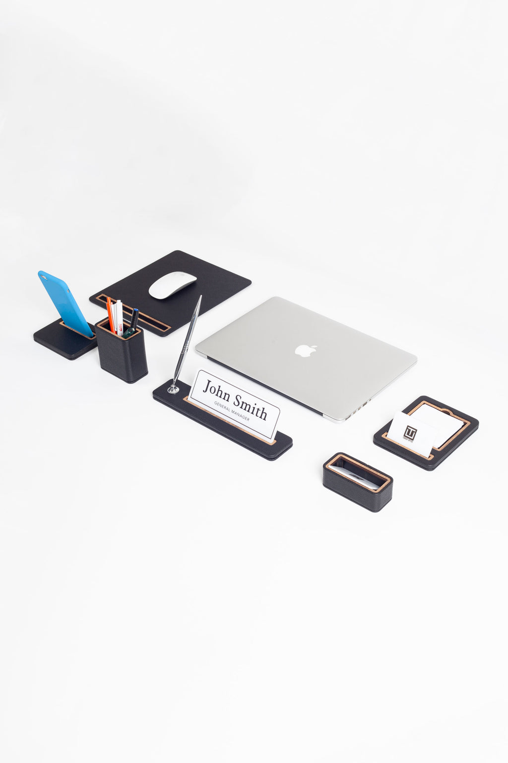 طقم مكتب لينكون من 6 قطع مع لوحة اسم، خشبي أسود مزخرف.