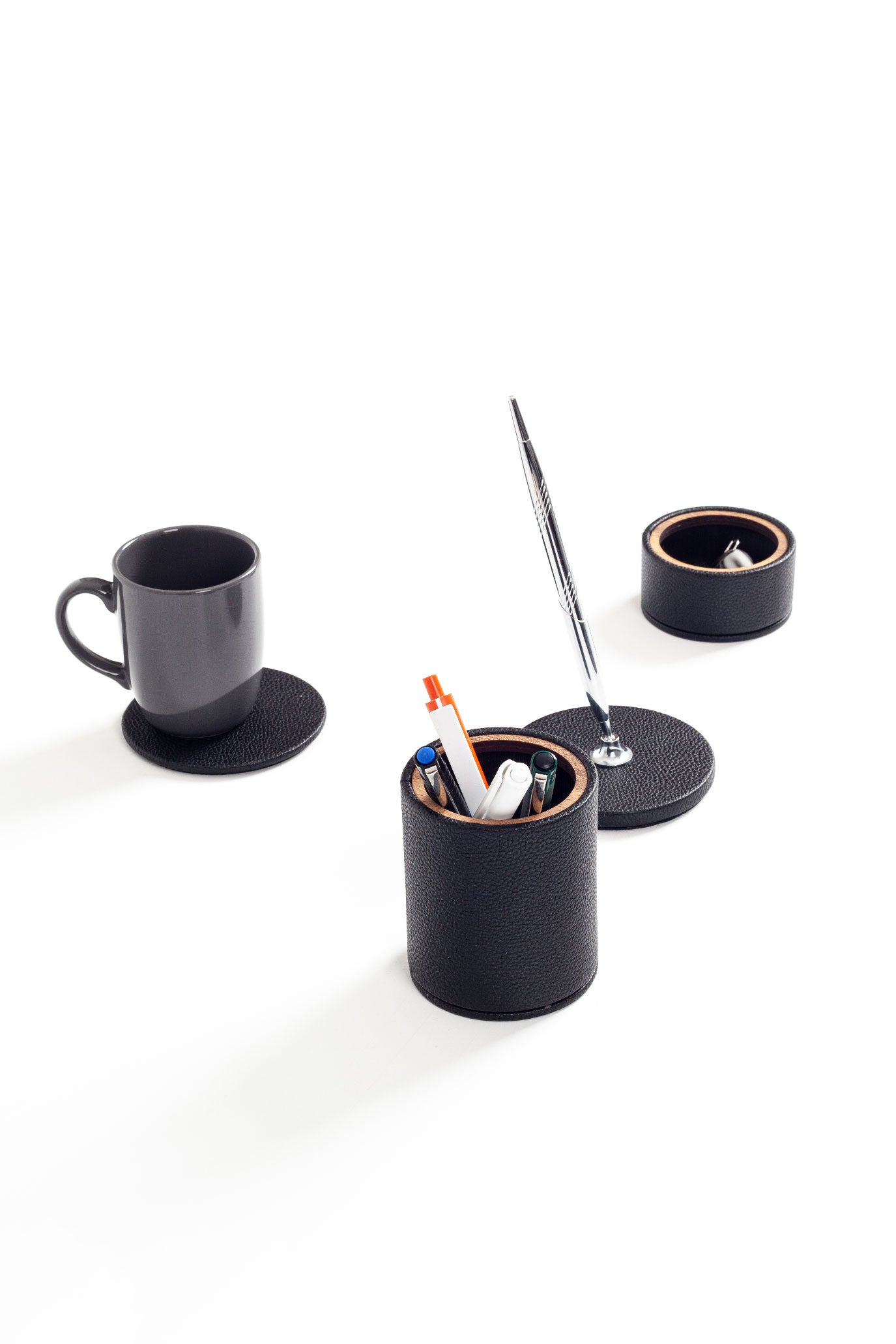 طقم مكتب من الجلد من بولو، 4 قطع، قلم كروم مفصل خشبي.