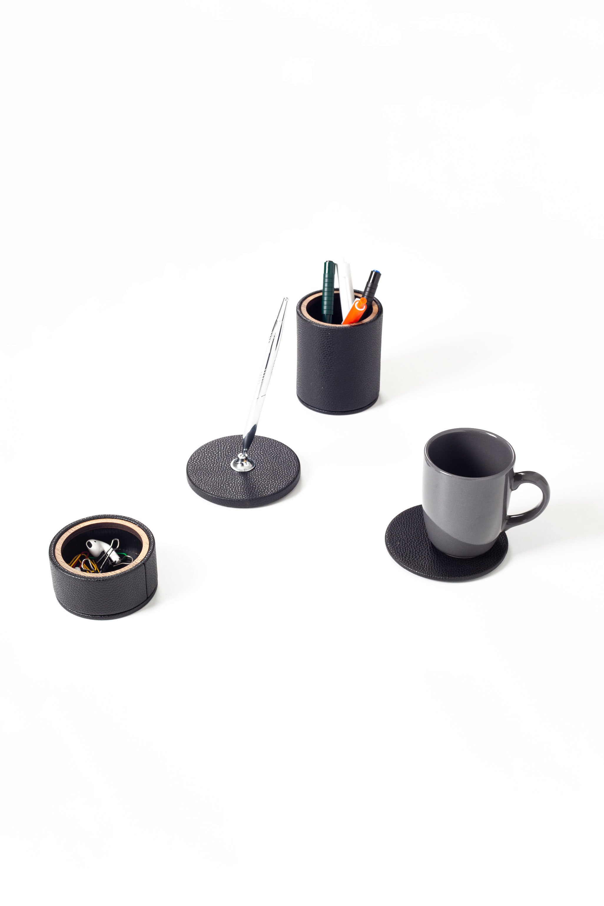 طقم مكتب من الجلد من بولو، 4 قطع، قلم كروم مفصل خشبي.