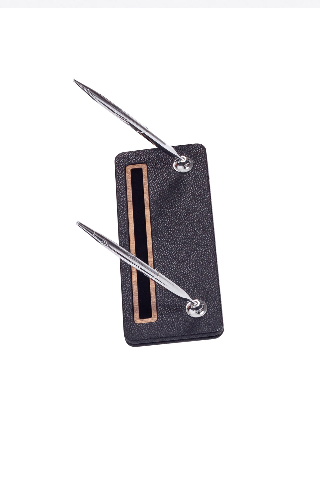 وحدة أقلام جلد بيرّا، خشب أسود مزخرف.