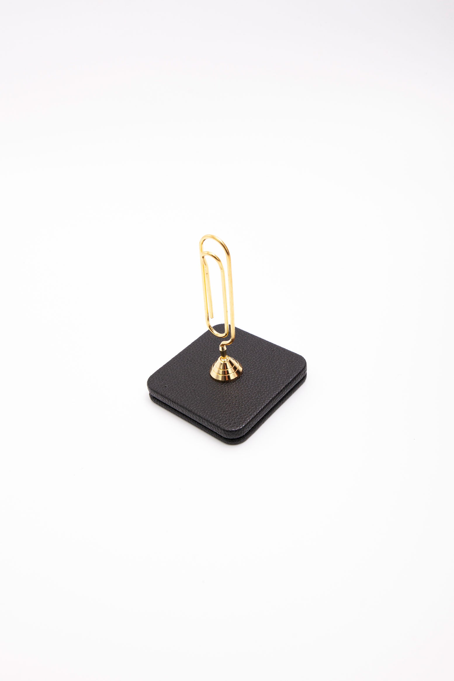 حامل ملاحظات جلدي بتفاصيل ذهبية