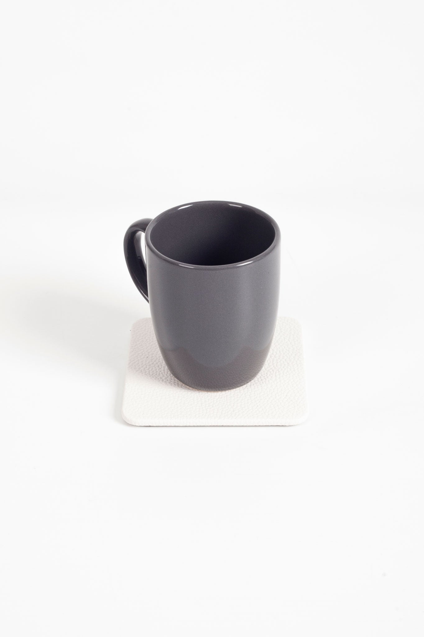 حاملة كأس جلدية بيضاء، قطعة واحدة