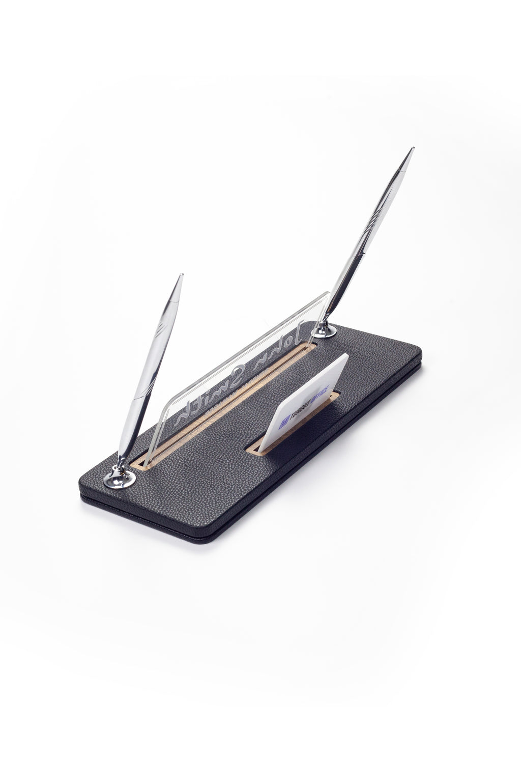 حامل اسم مكتبي من الجلد مع قلمي حبر أسود بتفاصيل خشبية