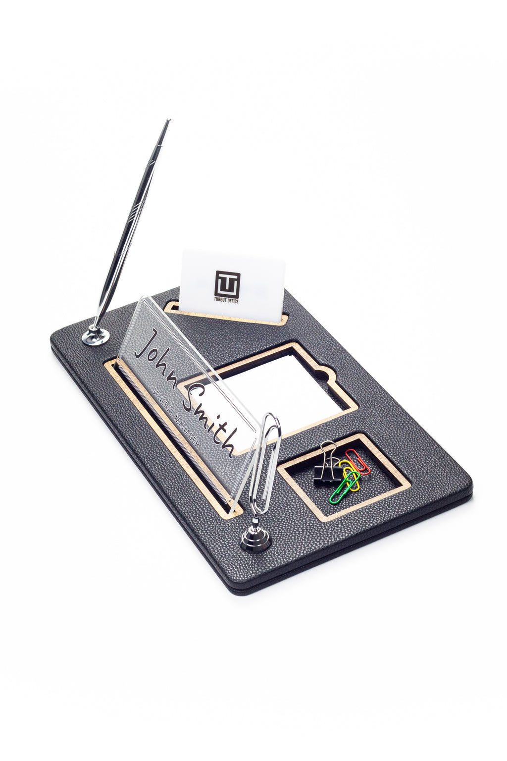 لوحة اسم مكتبية من الجلد مع حامل أدوات، مزينة بتفاصيل خشبية.